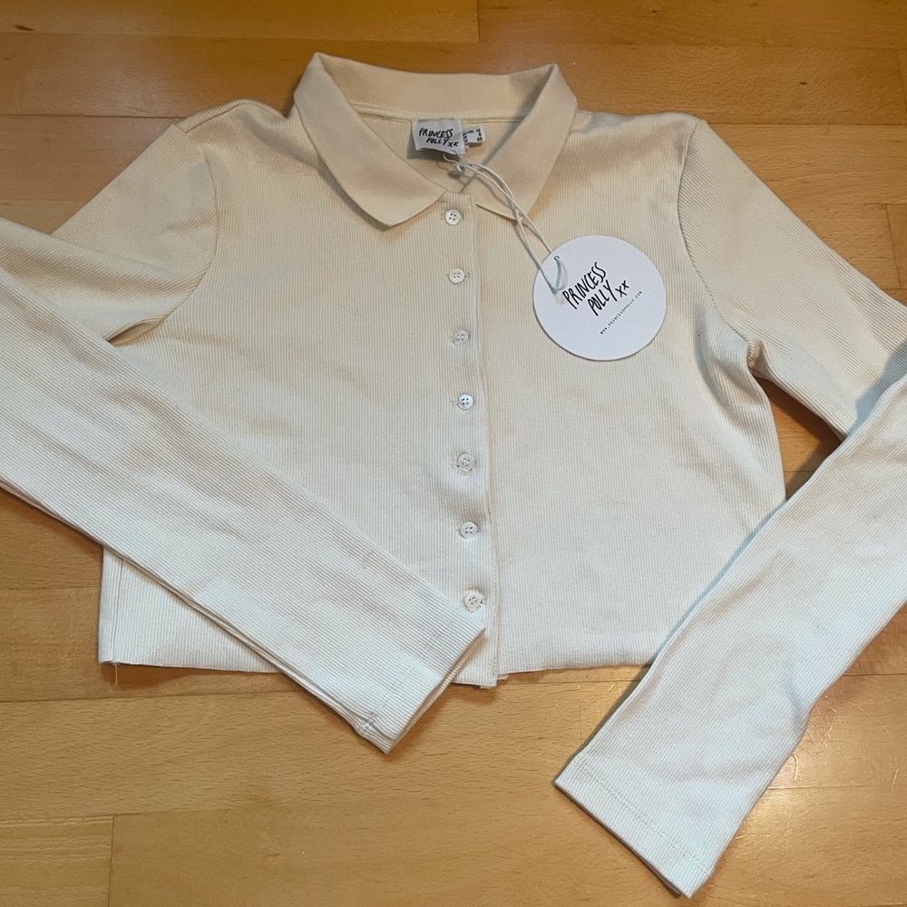 Cream Princess Polly Downtown Top. Button down crop top. New with tags. Size 8